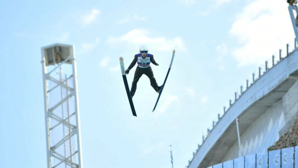 Казахстанец завоевал историческое «золото» в прыжках с трамплина