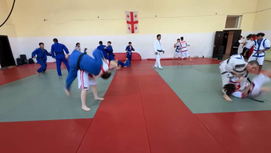В Грузии набирает популярность қазақ күресі