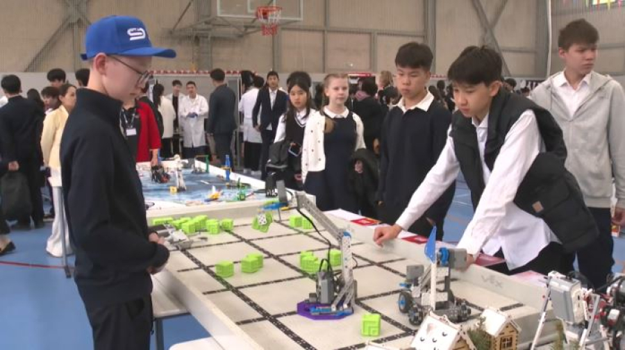 Алматинские школьники создали роботизированную руку для очистки водоёмов 