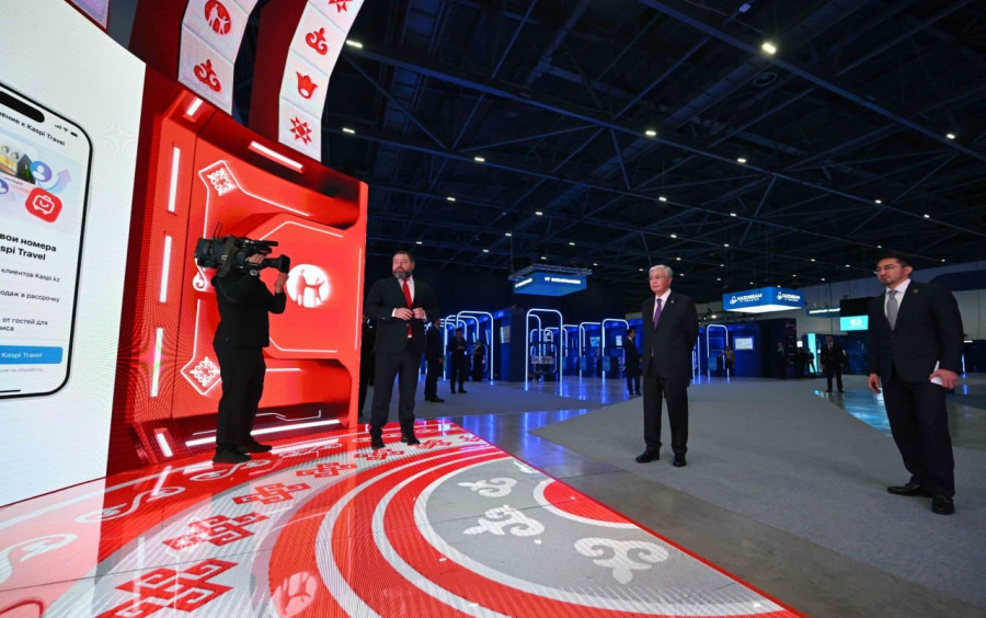 Касым-Жомарт Токаев посетил выставку цифровых решений