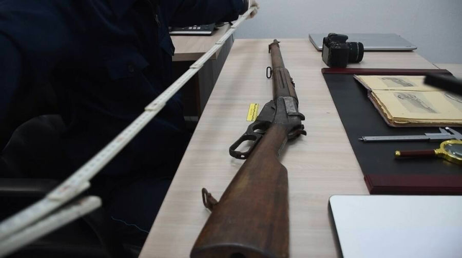 Атыраулық тұрғын полицияға Winchester 1895 винтовкасын өз еркімен тапсырды