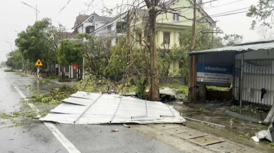 Вьетнамда дауыл басылмай тұр