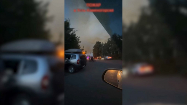 Өскеменде қойма өртеніп жатыр