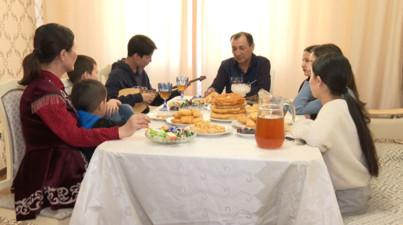 Қазақстандықтар Әкелер күнін атап өтіп жатыр