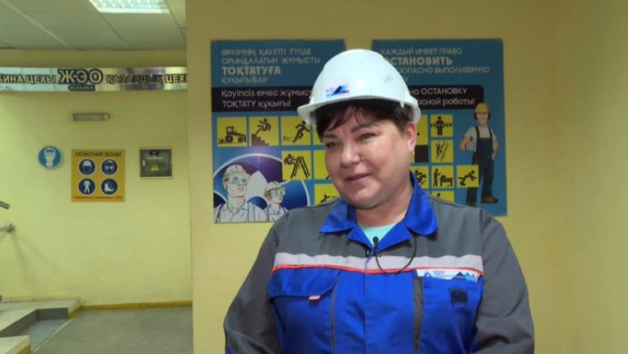 «Королева высоты»: машинист крана на ТЭЦ работает уже 20 лет