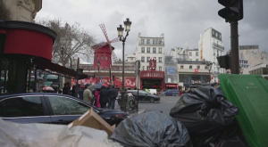 Улицы Парижа оказались завалены мусором