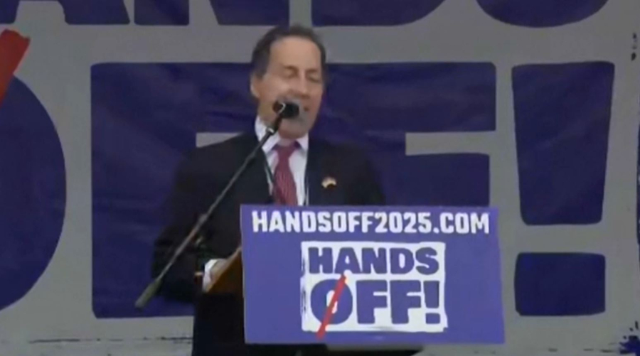 АҚШ пен Еуропада жүздеген мың адам Трамптың саясатына қарсы шықты