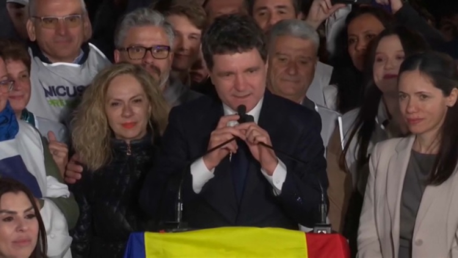 Мэр Бухареста победил на выборах президента Румынии