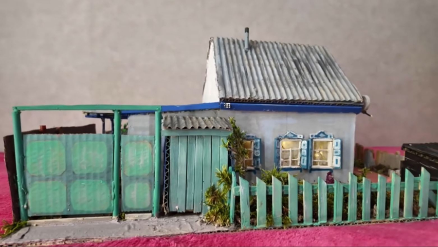 СҚО-да шебер оқушы шағын макет жасайды