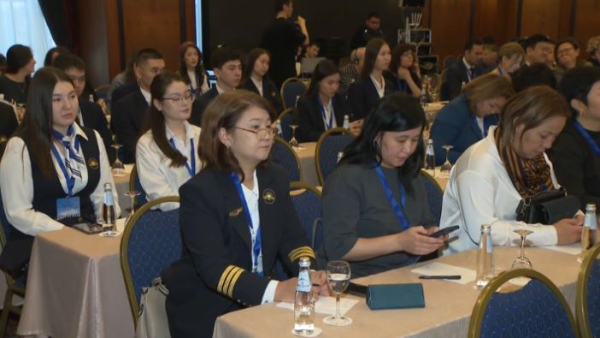 Более 30 женщин-пилотов работают в Казахстане