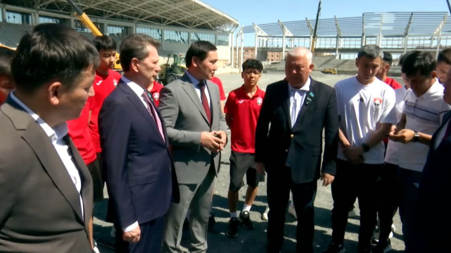 Депутаттар Қызылордадағы жаңа футбол стадионының құрылысымен танысты