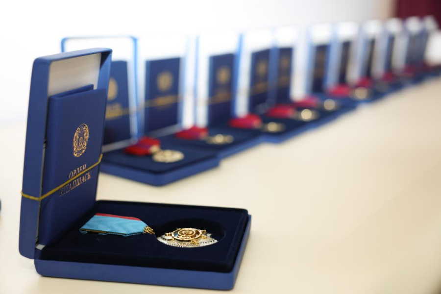 Министр обороны вручил военнослужащим государственные награды