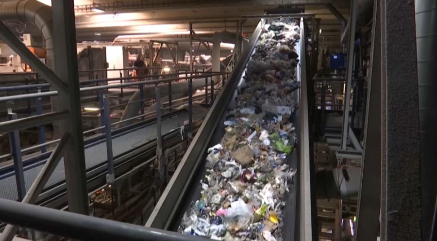 Адам 90 мың пластик бөлшегін қабылдайды