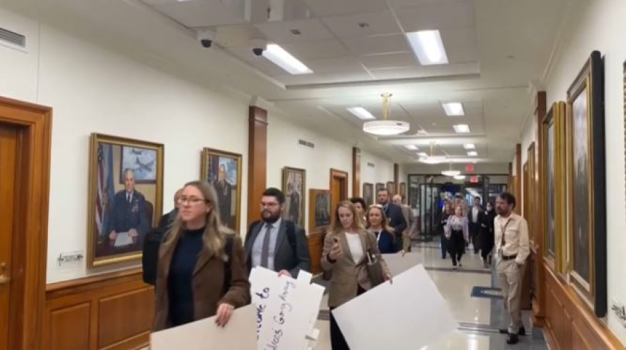 СМИ покидают Пентагон в знак протеста