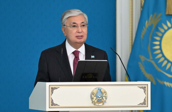 Президент вручил флаг Казахстана олимпийцам