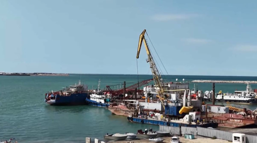 Масляные пятна на Каспии: отобраны пробы воды
