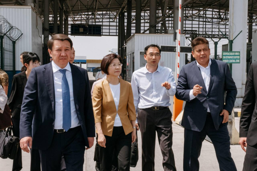 Казахстан и Китай договорились увеличить пропускную способность на границе