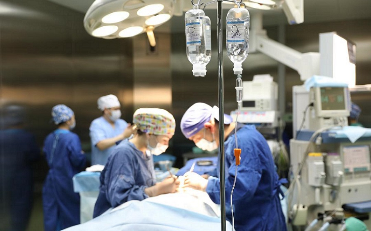 В Астане трехмесячной девочке удалили гигантскую опухоль мозга