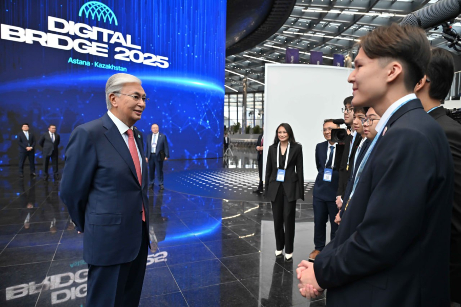 Қ. Тоқаев Бейжіңде өткен ЖИ олимпиадасының жеңімпаздарымен жүздесті