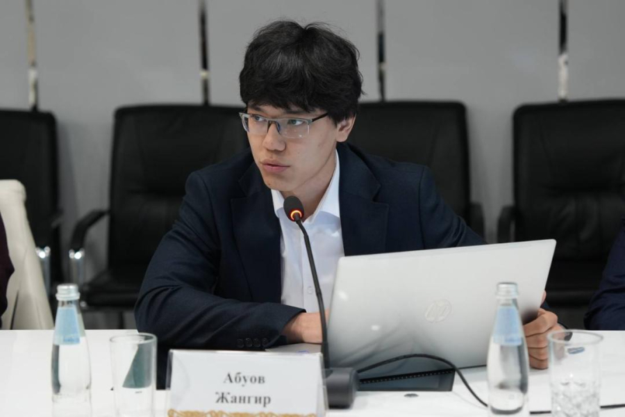 Астаналық оқушы күнделікті тұтынатын суды есептейтін цифрлық платформа әзірледі