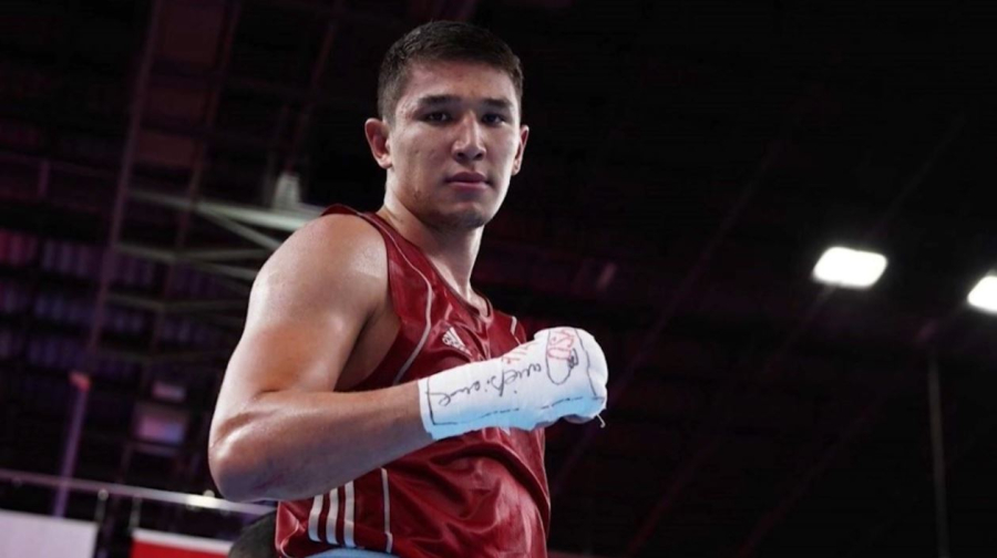 Казахстанский боксёр вышел в полуфинал Кубка мира