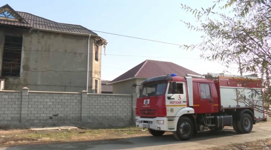 Акимат пообещал полную поддержку семьям погибших в Алгабасе