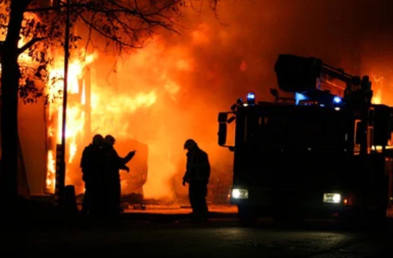 Рынок загорелся ночью в Алматы