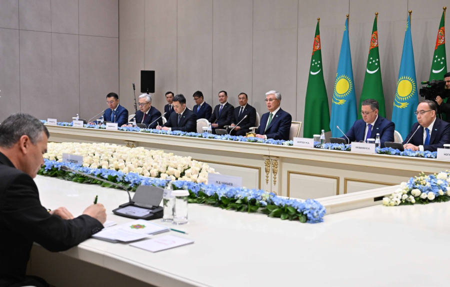 Тоқаев Түрікменстан Халк Маслахатының төрағасымен бейресми кездесу өткізді