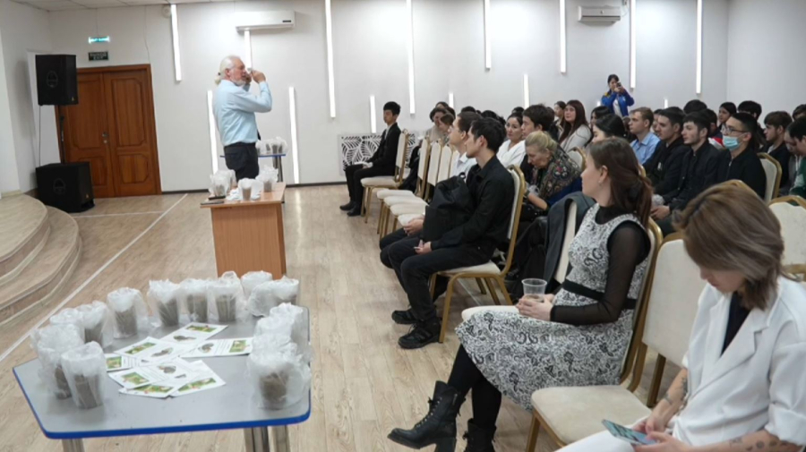 Павлодарские волонтёры провели акцию «Экология без границ»