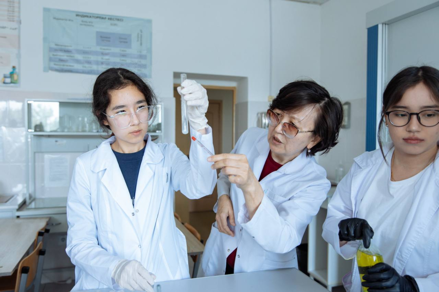 Медколледжи выпустили почти 29 000 будущих специалистов