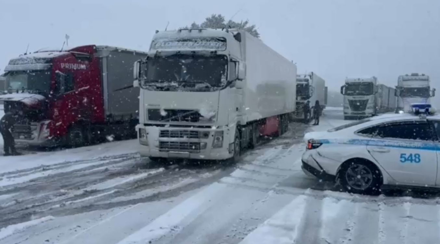 Түркістан облысында жүк көліктерінің қозғалысы шектелді