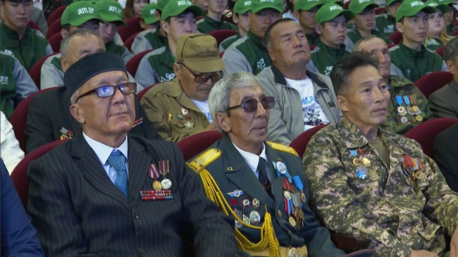 Ақтөбеде Халық қаһармандары мен Еңбек ерлерінің қатысуымен конференция өтті