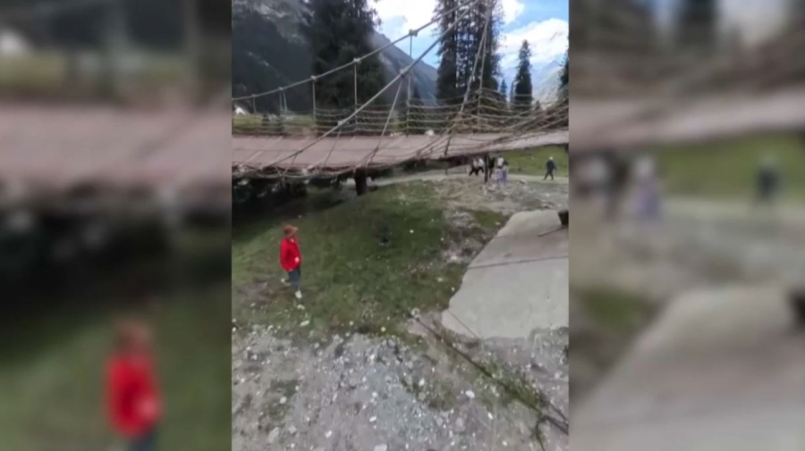 Қытайда көпір құлап, бес адам қаза тапты