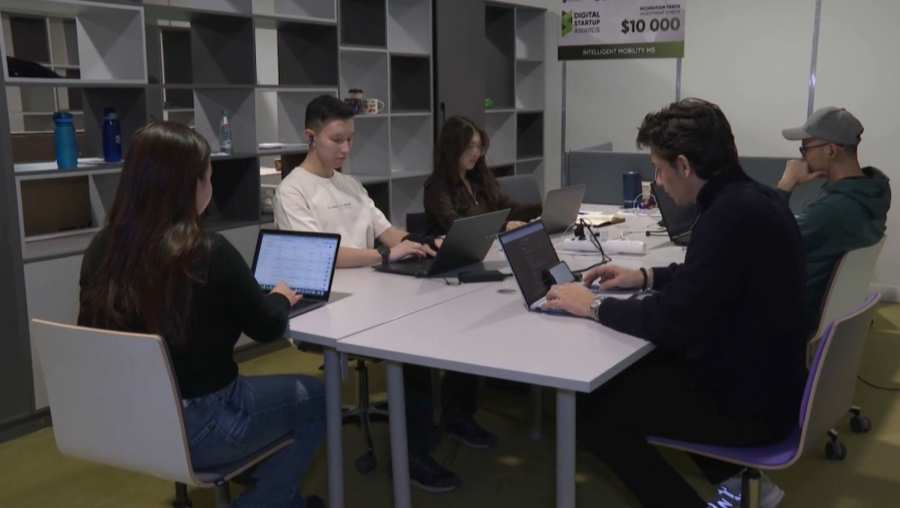 Генеративті ЖИ курстарына сұраныс жоғары болып тұр