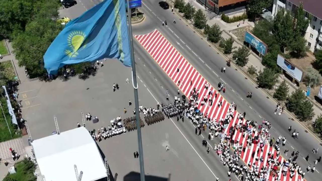 Қонаевта Мемлекеттік рәміздер ұлықталды