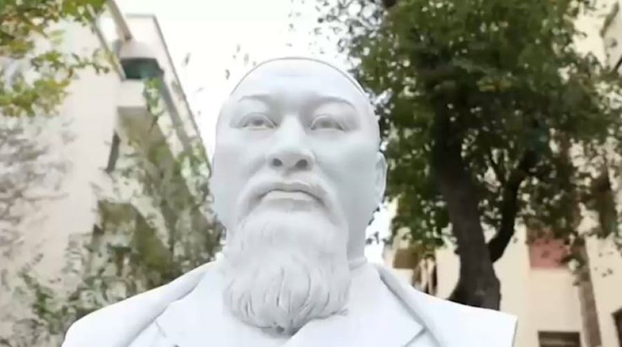 Бюст Абая Кунанбайулы открыли в Риме