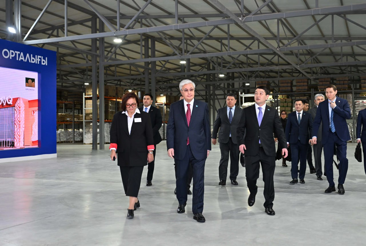 Президент Ақтаудағы көтерме сауда-тарату орталығын аралап көрді