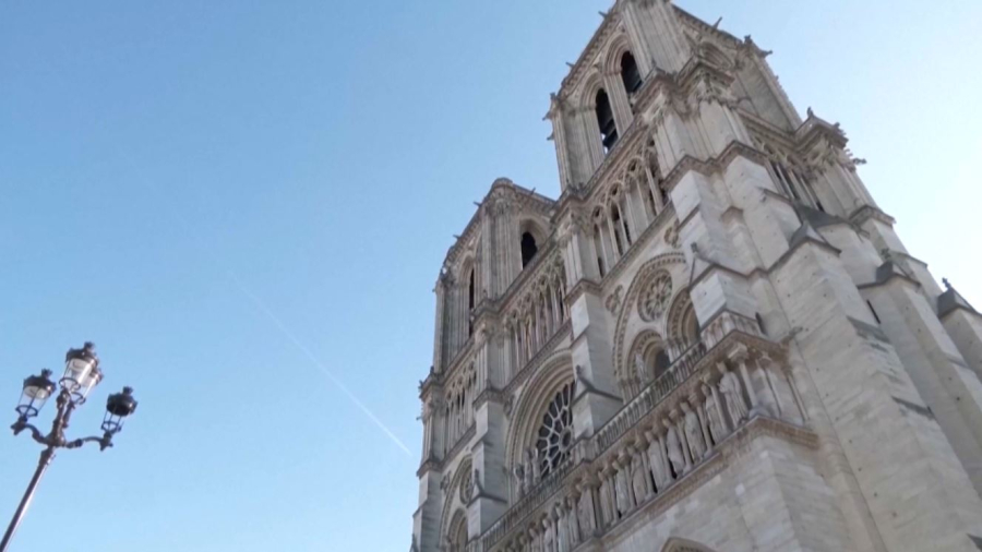 Башни Нотр-Дам-де-Пари открылись после пожара