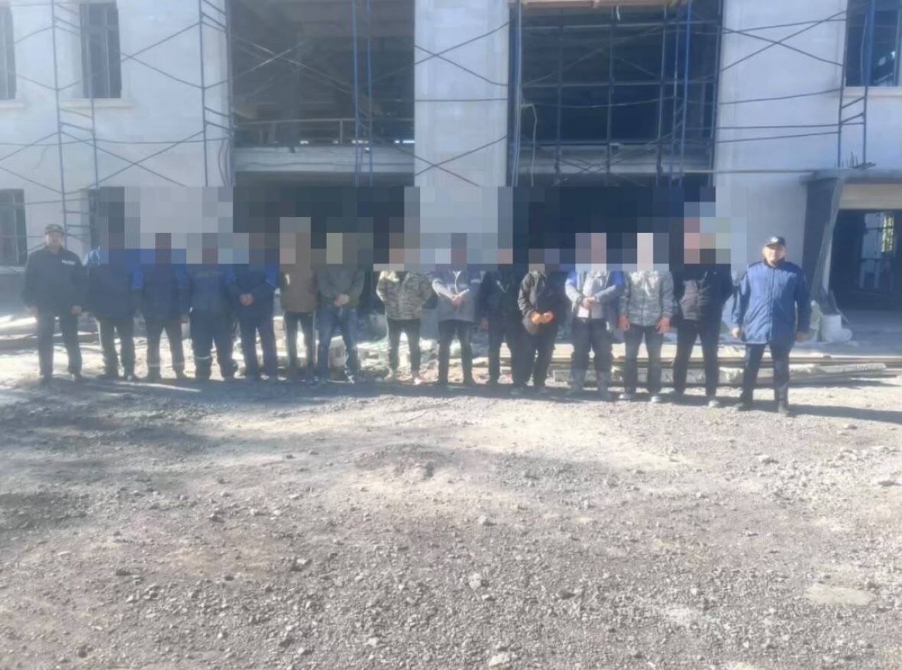 Екібастұздағы құрылыс алаңында 13 шетелдік заңсыз жұмыс істеген