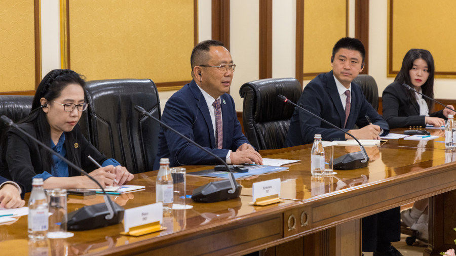 О. Бектенов «Хунань Цзюньсинь Хуаньбао» компаниясының басшысымен кездесті