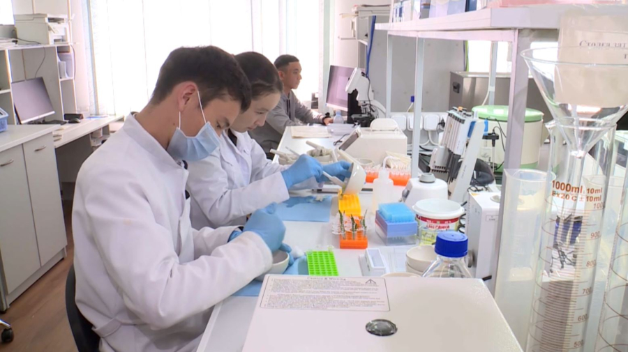 День работников науки отмечают в Казахстане