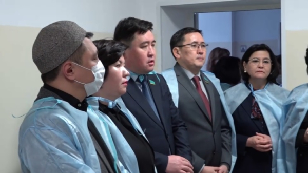 Мажилисмены рассмотрели вопросы здравоохранения на заседании в Атырау