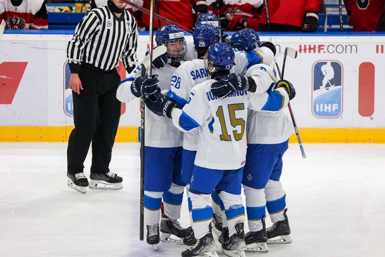 Казахстан одержал вторую победу на ЧМ по хоккею