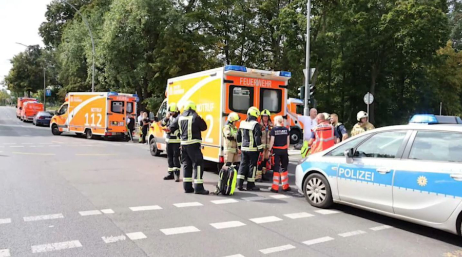 Берлинде автокөлік бір топ баланы қағып кетті