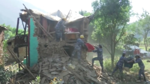 В Непале продолжаются поисково-спасательные работы