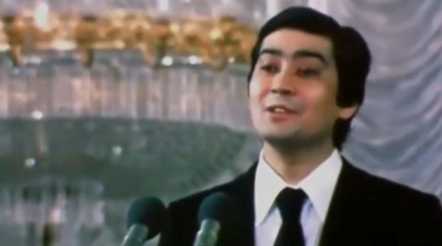 «Бархатный голос» эпохи: Алибек Днишев отмечает 75-летие