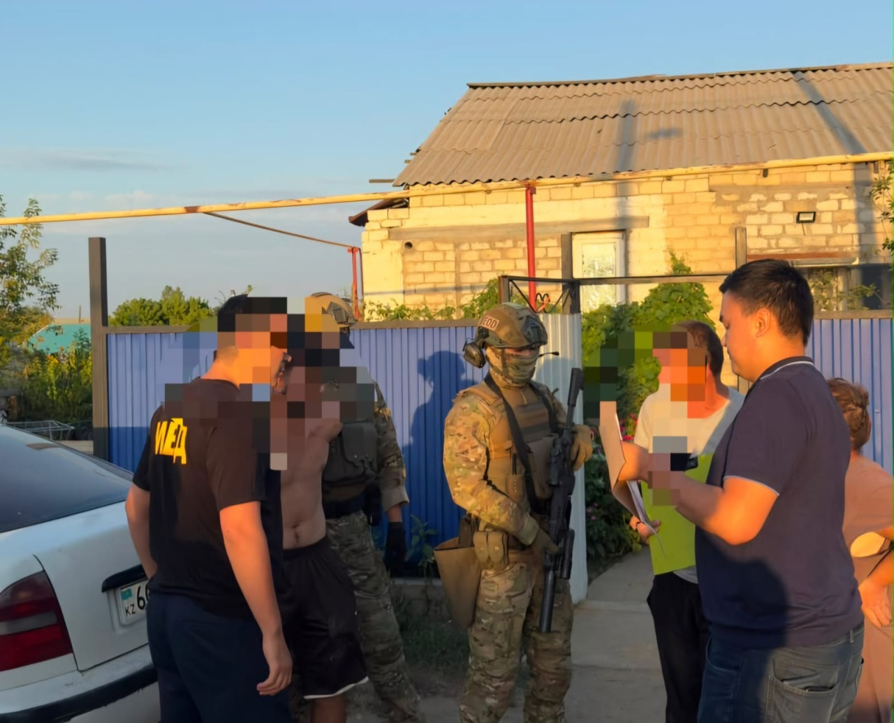 Ақтөбеде 2 миллион теңге бопсалады деген күдікпен үш адам ұсталды