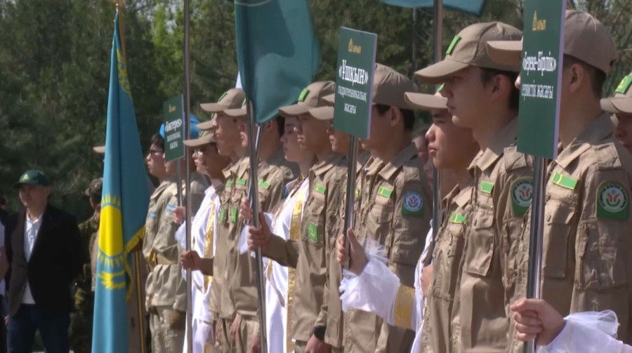 Молодёжный трудовой десант приступил к работе в Шымкенте