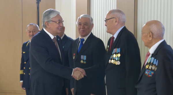 Президент теміржол ардагерлерімен жүздесті