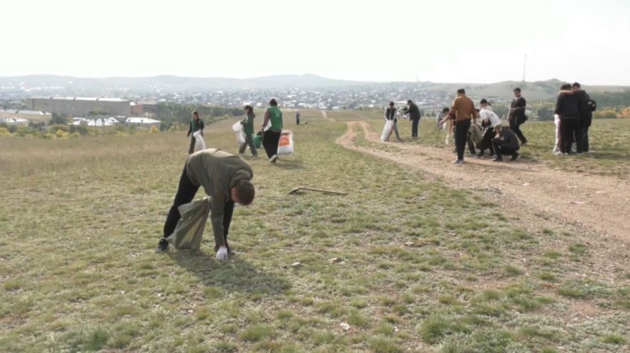Склоны сопки Букпа в Кокшетау очистили от мусора